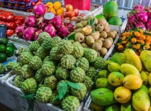 shutterstock-307791578-fruit-vendors-1-4xlfg